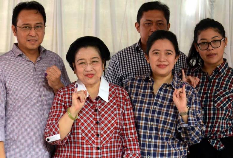 Mengurus dan Memboyong 3 Anaknya Sambil Berpolitik, Ibu Mega Perempuan Tangguh!